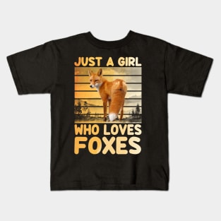 Just A Girl Who Loves Foxes - Cute Funny Fox Lover Kids T-Shirt